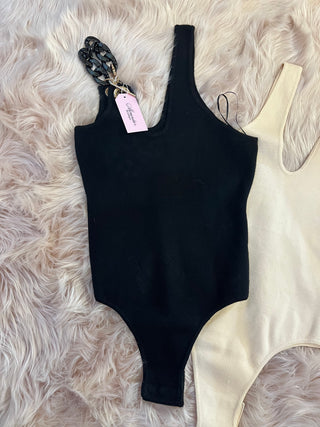 Kiara Knitted Bodysuit with Black Chain and Golden Details